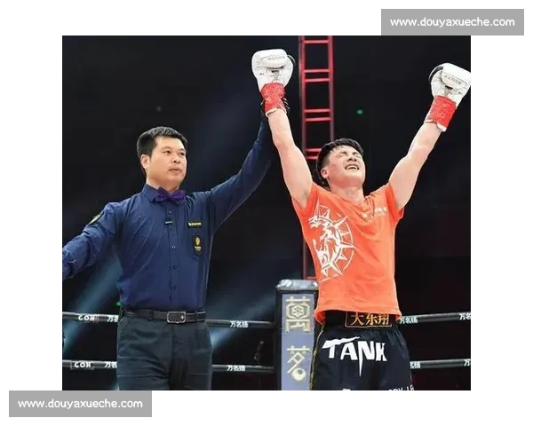 邱建良迎战肯姆巅峰对决技术力量与荣耀的全面较量世界级拳台生死博弈